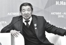 Елбасы и Токаев почтили память Жаксылыка Ушкемпирова