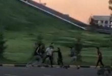 В Нур-Султане подростки устроили массовую драку возле "Хан-Шатыра" и попали на видео