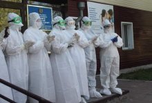 Медработники Темиртау получили «пакеты благодарности» от Nur Otan