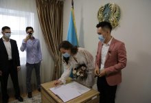 Брак зарегистрировали в посольстве Казахстана в России