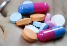 «В аптеку идти не нужно»: лекарства для лечения при коронавирусе будут выдавать бесплатно