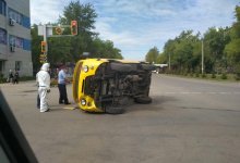 Скорая с пожилой пациенткой перевернулась в Петропавловске