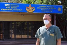 Казахстанские и российские военные врачи лечат больных коронавирусом в Нур-Султане и Алматы