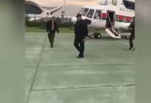Лукашенко с оружием прилетел в свою резиденцию в Минске, близ которой проходит митинг