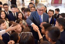 Токаев поздравил казахстанских школьников и студентов с 1 сентября