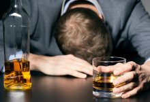 Почти половина самоубийств в России связана с алкоголем