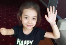 Астанчанин отдал 2 млн тенге на новую руку для семилетней певицы из Кызылорды