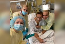 Навальный опубликовал первое фото после комы