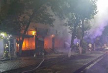 Пристроенная к многоэтажке бургерная сгорела в Шымкенте