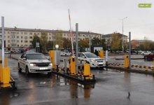 На парковке вокзала Нур-Султана запускают систему распознавания госномеров авто