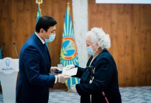 Более 40 миллионов тенге вручили учителям Нур-Султана
