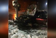 Пьяный водитель в СКО врезался в светофор и бросил загоревшийся автомобиль