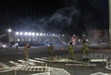 Водометы и слезоточивый газ применили против протестующих в Бишкеке