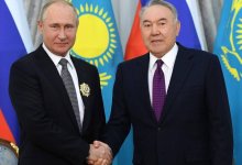 Елбасы поздравил Путина с Днем рождения