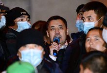 Премьер-министр Кыргызстана получил полномочия президента