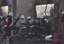 Десять автомобилей и особняк сгорели во время крупного пожара в Караганде