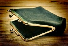 В минус на 170 млрд тенге: казахстанцы стали тратить меньше денег