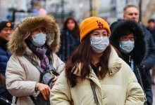 Врач рассказал об эффективности ношения маски зимой