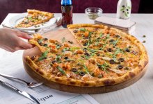 Врач назвал самую вредную еду на удаленке