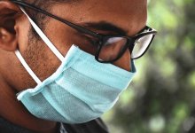 Коронавирус обходит стороной тех, кто носит очки