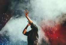 Токаев подписал закон, запрещающий артистам материться и выходить пьяными на сцену