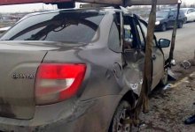 Автомобиль Lada Granta врезался в бетонный блок в Нур-Султане