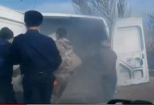 Полицейский потушил загоревшийся автомобиль в Алматинской области