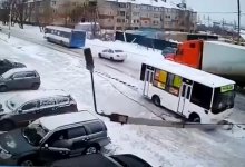 Автобус врезался в столб в Петропавловске