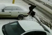 Костанаец жестоко изрезал женщину на глазах у людей и попал на видео