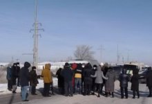 Жители пригорода Нур-Султана перекрыли дорогу в знак протеста