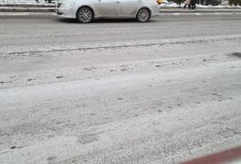 В акимате Алматы рассказали, откуда появился белый налет на дорогах