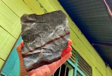 Миллионером стал бедный индонезиец, в дом которого влетел метеорит