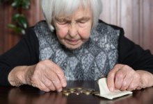 Домработница украла у пенсионерки крупную сумму денег и закрыла кредит в Костанае