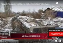 Нести пациентов до скорой на себе приходится жителям Алматы