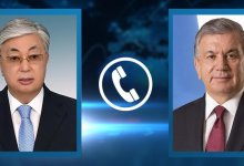 Токаев поговорил по телефону с Мирзиеевым