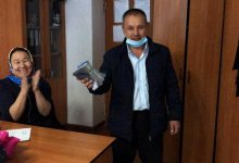 Пассажир поезда потерял 4 млн тенге, а полицейские нашли и вернули их