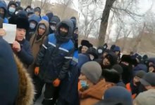 Работники "Казахмыс" устроили забастовку в Жезказгане