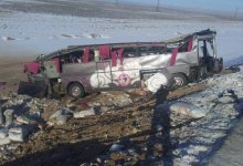 Рейсовый автобус с пассажирами опрокинулся в Карагандинской области