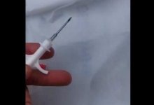 В вакцине от коронавируса для казахстанцев обнаружили чипы: видео оказалось фейком