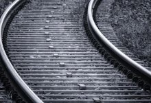 В Шымкенте умер двухлетний ребенок, попав под поезд