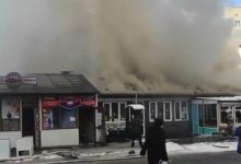 В Алматы горит торговый комплекс