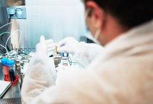 Названо главное отличие иммунитета у переболевших коронавирусом и привитых