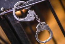 Появилось видео, как полицейский-самбист обезвредил вооруженного иностранца