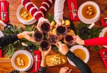 Как избежать переедания на Новый год, рассказали диетологи