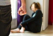 Актюбинец сломал ребра жене из-за интимных сообщений от незнакомца