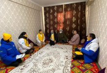 Пока все дома. Члены партии Nur Otan провели необычную предвыборную акцию в Атырау