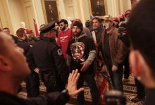 Cторонники Трампа ворвались в здание Конгресса во время утверждения президента Байдена