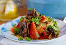 Мясные блюда и салаты будут вкуснее, если кое-что сделать с обычными лимонами