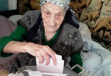 В Шымкенте проголосовала 100-летняя бабушка
