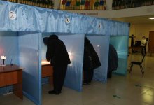 Аким Карагандинской области проголосовал на парламентских выборах
